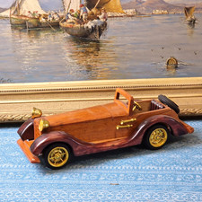 Großer Oldtimer aus Holz, 38