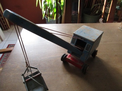 Bagger der firma aus holz - bagger,