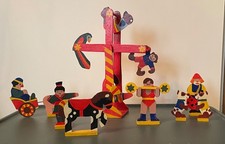 Sehr süsser Zirkus aus Holz