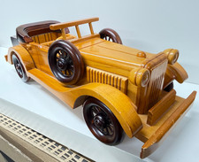 Großes altes Vintage Holzauto