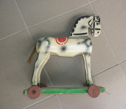 Altes spielzeugpferd - altes,
