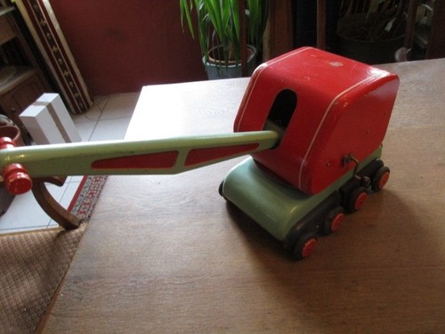 Bagger der firma aus holz - bagger,