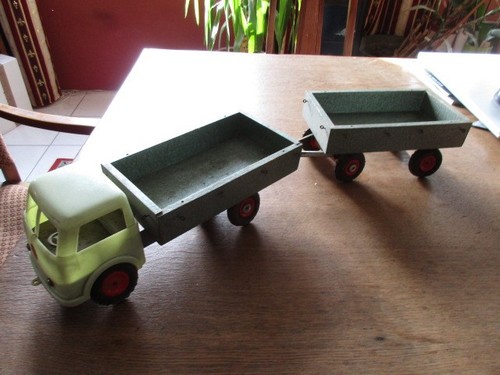 Lkw mit hänger der firma - hänger,